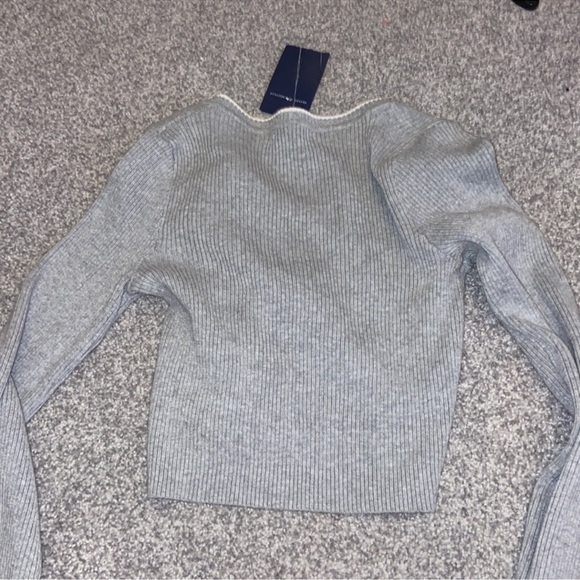 Brandy Melville sweater - Picture 2 of 2